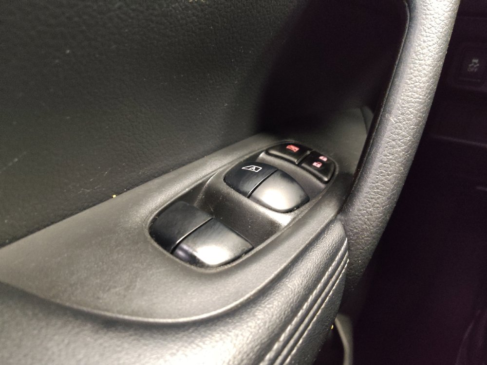 Used 2020 Nissan Rogue S FWD image 27
