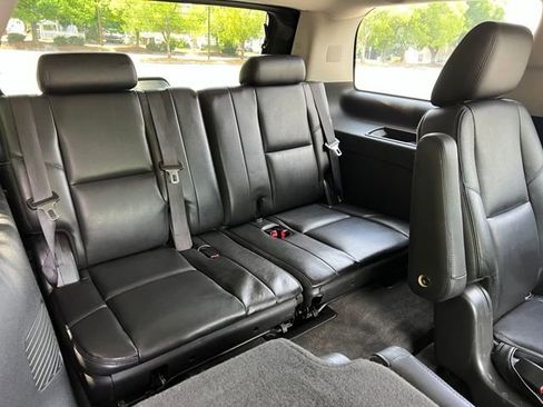 Used 2013 Cadillac Escalade Premium AWD/4WD image 25