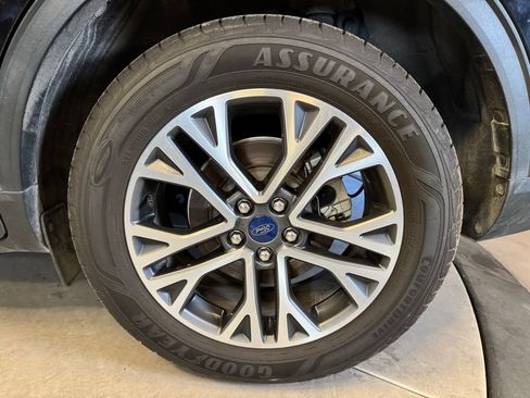 Used 2020 Ford Escape SEL FWD image 25