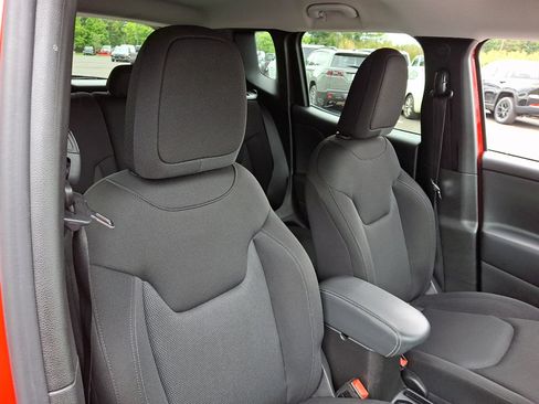 New 2023 Jeep Renegade Latitude AWD/4WD image 13