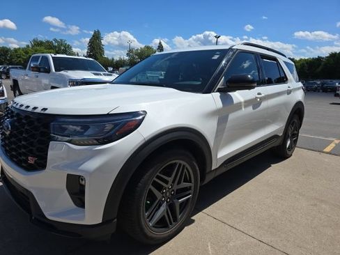 Used 2025 Ford Explorer ST AWD/4WD image 1