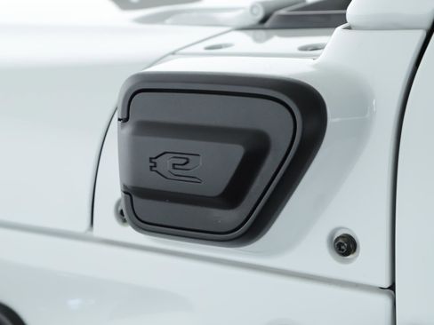 Used 2023 Jeep Wrangler Unlimited Sahara w/ Cold Weather Group image 18