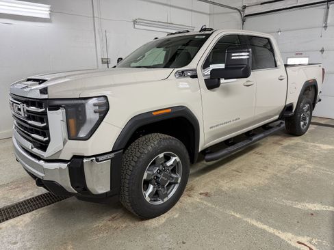 New 2026 GMC Sierra 3500 SLE image 3