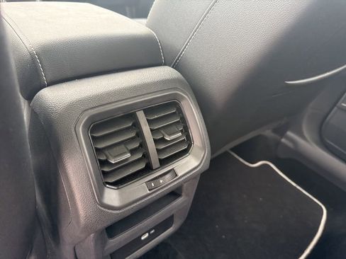 Used 2023 Volkswagen Taos SE w/ Panoramic Sunroof Package image 15