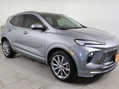 Used 2025 Buick Encore GX Avenir image 3