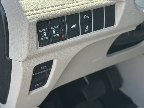 Used 2025 Honda Odyssey Elite image 24