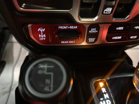 Used 2022 Jeep Gladiator Rubicon w/ LED Lighting Group AWD/4WD image 22