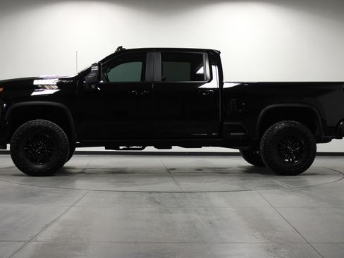 Used 2025 Chevrolet Silverado 2500 ZR2 w/ Technology Package image 7