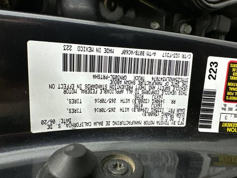 Used 2020 Toyota Tacoma TRD Off-Road AWD/4WD image 31
