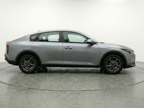 Used 2025 Kia K4 LXS image 11