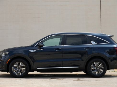 Used 2021 Kia Sorento S FWD image 8