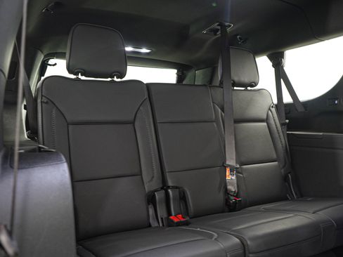 Used 2025 GMC Yukon XL Denali AWD/4WD image 14