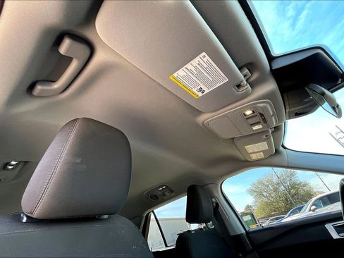 Used 2022 Ford Explorer XLT image 12