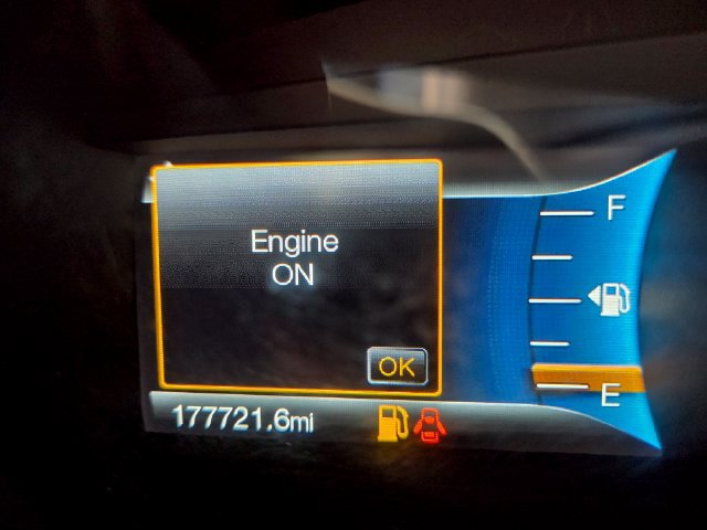 Used 2017 Ford Fusion SE w/ Fusion SE Technology Package FWD image 12