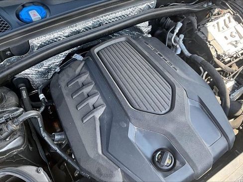 Used 2024 Porsche Macan AWD/4WD image 31