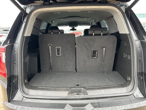Used 2023 GMC Acadia SLE w/ Driver Convenience Package image 8