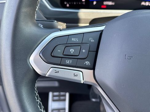 Certified 2023 Volkswagen Tiguan SE R-Line FWD image 32