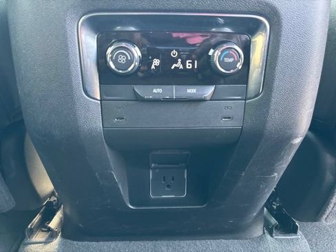 Used 2025 Chevrolet Suburban Z71 AWD/4WD image 35