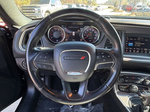 Used 2019 Dodge Challenger SXT image 22
