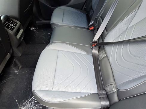 New 2025 Volkswagen Tiguan SE image 28