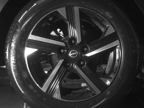 Used 2025 Nissan Sentra SV FWD image 15