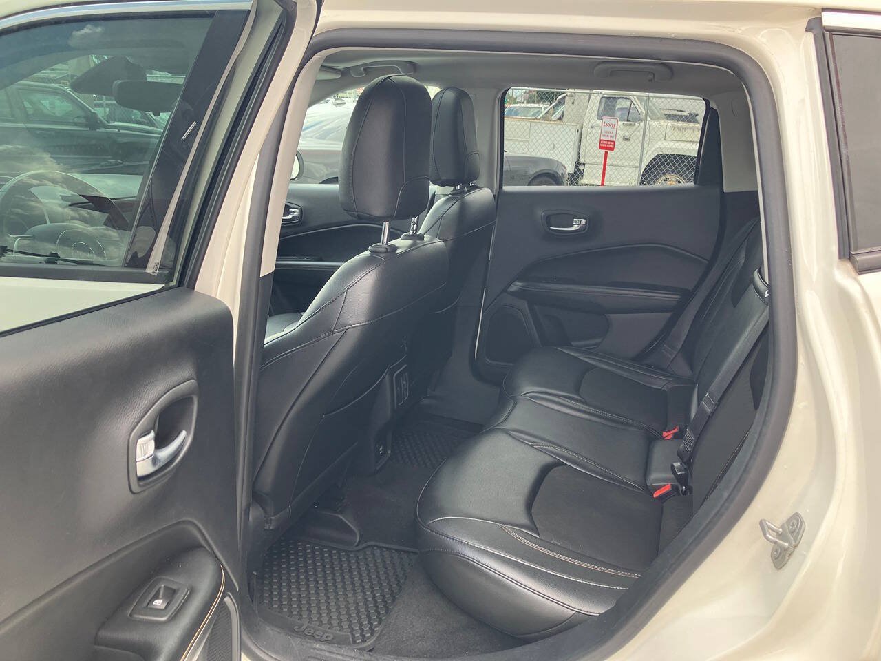 Used 2018 Jeep Compass Latitude w/ Popular Equipment Group AWD/4WD image 28