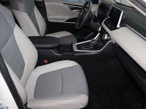 Used 2023 Toyota RAV4 XLE Premium image 33