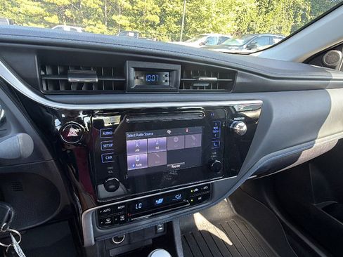 Used 2017 Toyota Corolla SE FWD image 31