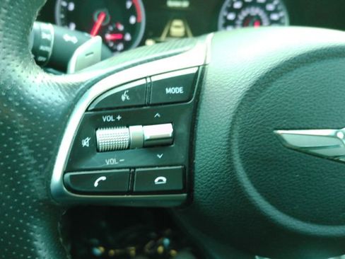 Used 2020 Genesis G70 2.0T image 36