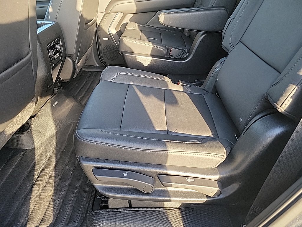 Used 2022 Chevrolet Tahoe Z71 w/ Luxury Package AWD/4WD image 11