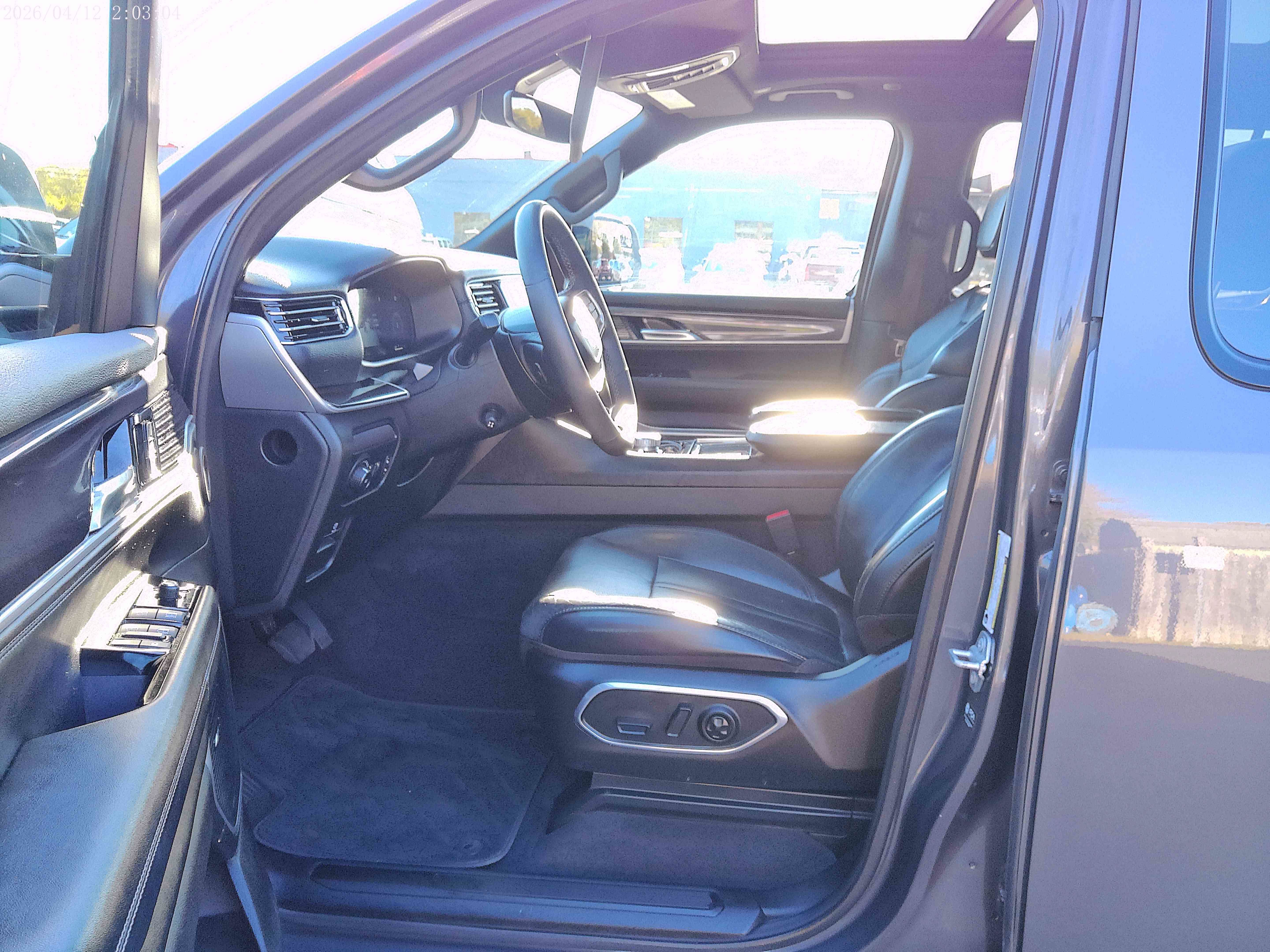 Used 2023 Jeep Wagoneer 4WD w/ Premium Group I image 12