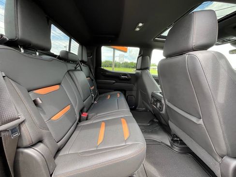 Used 2024 GMC Sierra 1500 AT4 w/ Technology Package AWD/4WD image 32