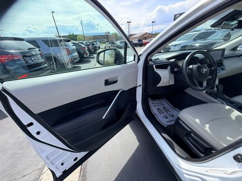 Used 2022 Toyota Corolla Cross LE image 10