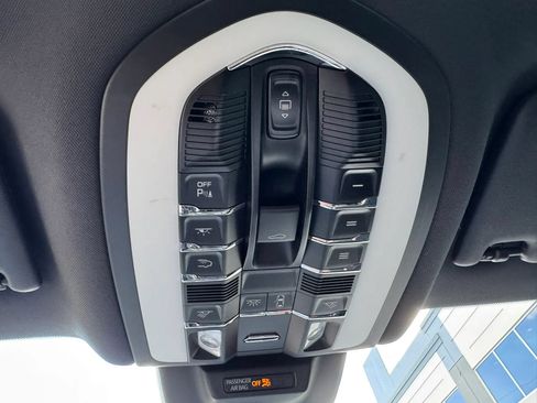 Used 2018 Porsche Macan Sport Edition AWD/4WD image 42