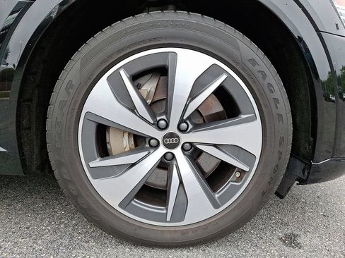 Used 2024 Audi Q8 e-tron Premium AWD/4WD image 8