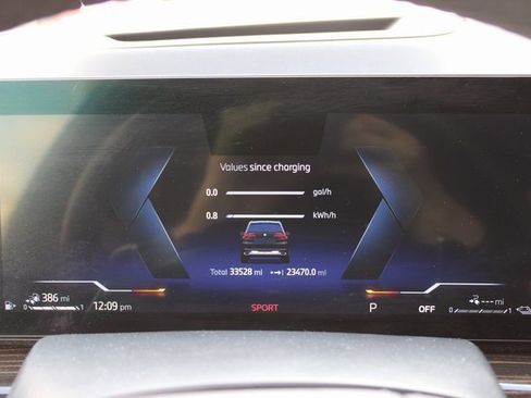 Used 2025 BMW X5 xDrive50e image 10