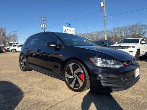 Used 2020 Volkswagen GTI SE image 3