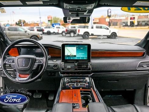 Used 2021 Lincoln Navigator Reserve image 13