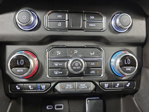 Used 2022 GMC Yukon AT4 w/ Technology Package AWD/4WD image 21