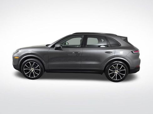 Used 2024 Porsche Cayenne image 4