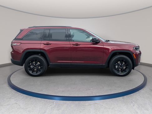 New 2026 Jeep Grand Cherokee Altitude AWD/4WD image 4