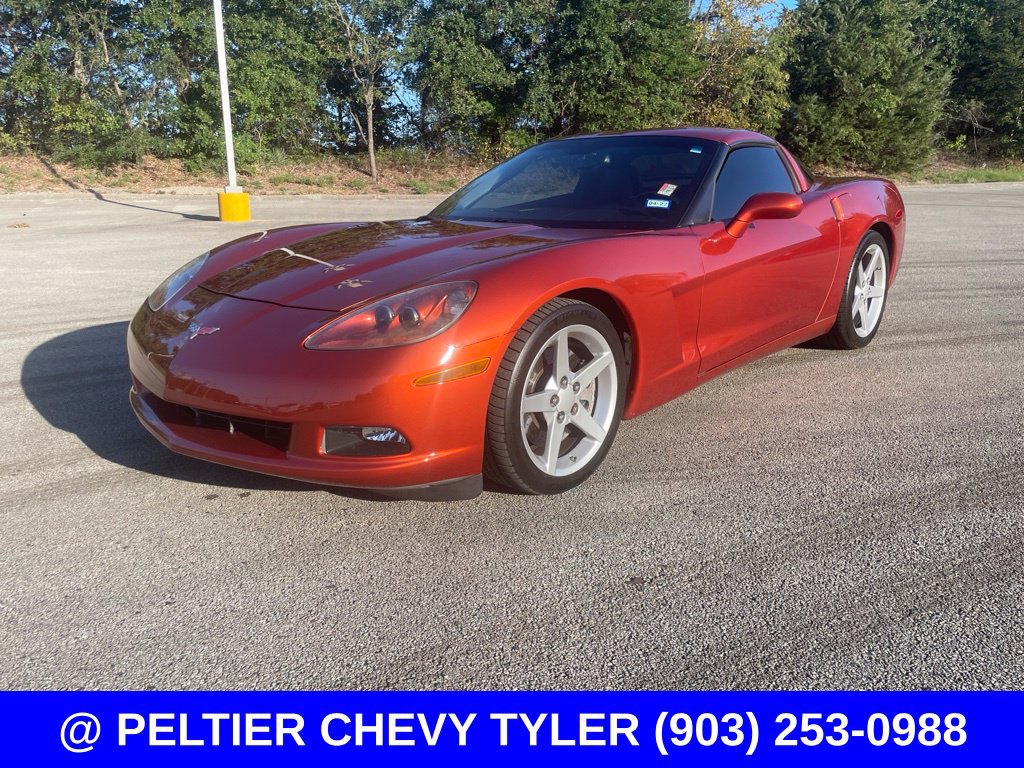 Used 2005 Chevrolet Corvette Coupe w/ Performance Handling Package RWD image 1