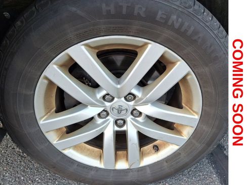 Used 2014 Toyota Highlander LE AWD/4WD image 3