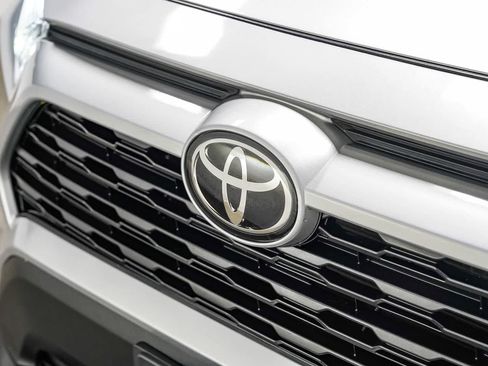 Certified 2023 Toyota RAV4 XLE FWD image 9
