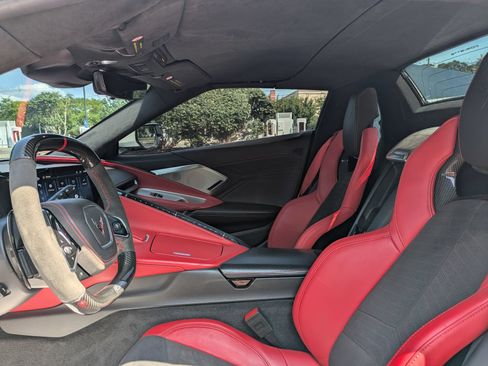 Used 2025 Chevrolet Corvette Z06 RWD image 17