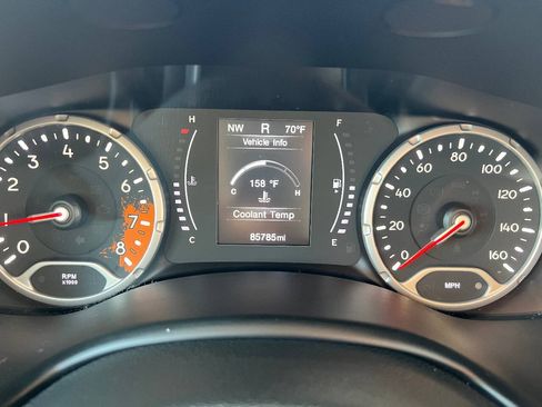 Used 2018 Jeep Renegade Latitude AWD/4WD image 31