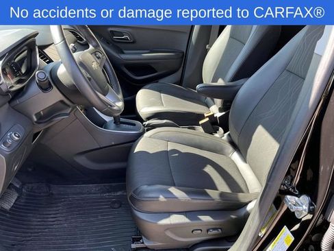 Certified 2022 Chevrolet Trax LT w/ Midnight Edition image 19