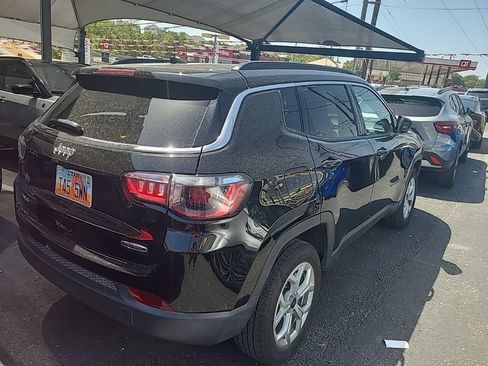 Used 2025 Jeep Compass Latitude w/ Sun & Sound Group AWD/4WD image 7