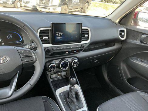 New 2025 Hyundai Venue Limited image 7