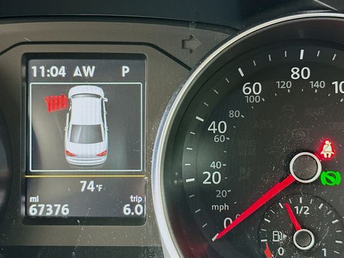 Used 2018 Volkswagen Passat 2.0T SE FWD image 19